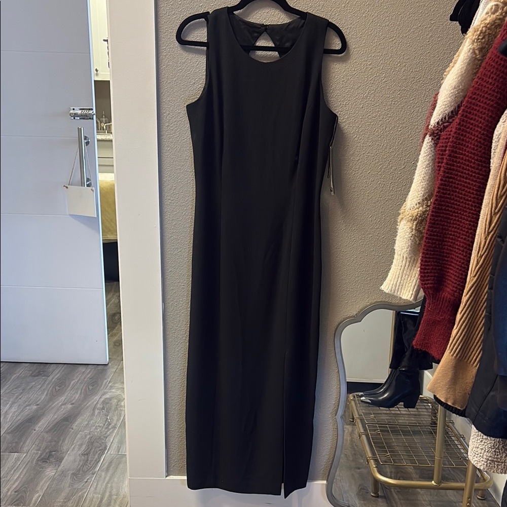 Maggy London Elegant Black Sleeveless Dress With Keyhole Back